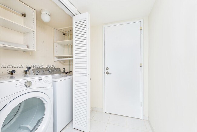Building Photo - 881 Ocean Dr