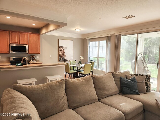 Building Photo - 3857 Lionheart Dr