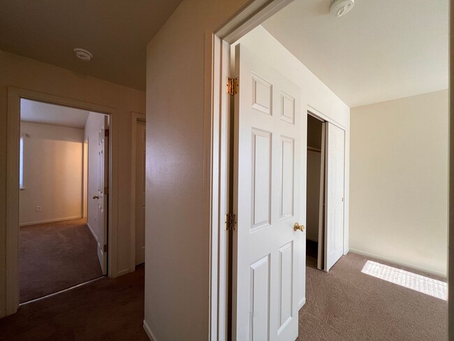 Building Photo - 3 bedroom 2 bath Fernley home in Donner Tr...