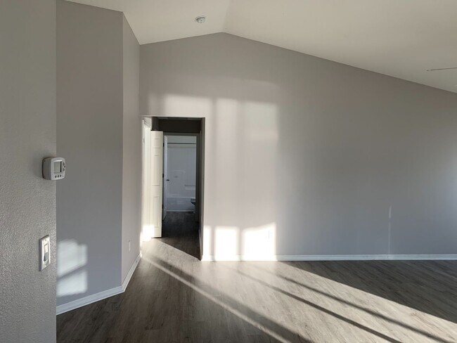 Building Photo - Well maintained 3/2/2 with pond view and community pool