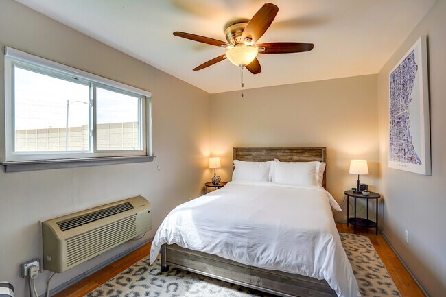 Building Photo - 9407 W Adler St