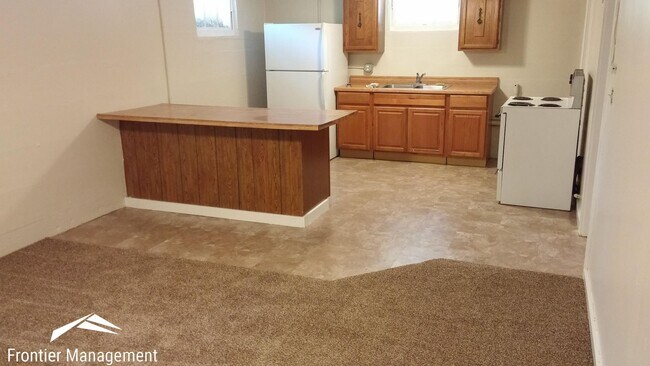 Building Photo - 626 Bertrand St