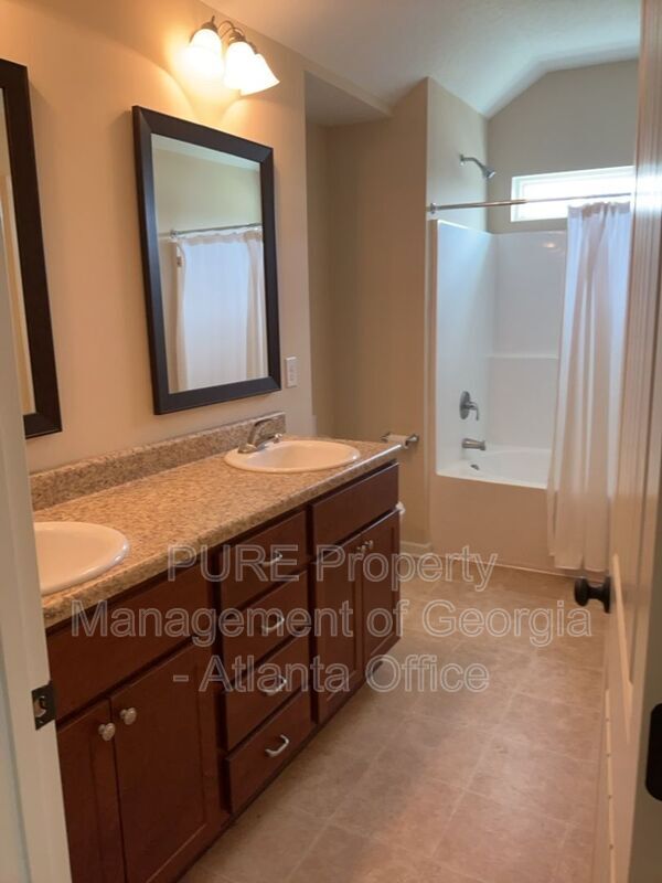 Building Photo - 1650 Tralee Ct