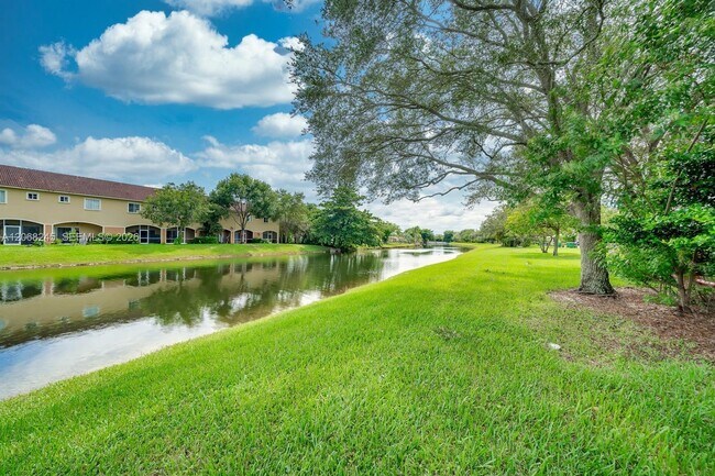 Building Photo - 8040 Sanibel Dr