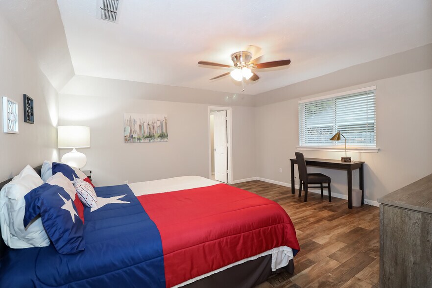 Master Bedroom features a brand new Simmons Beauty Rest mattress with adjustable base. This room als - 2507 Holt Road