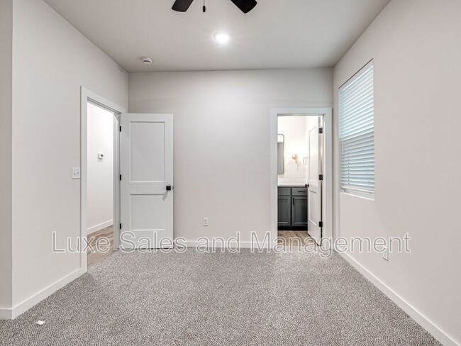 Building Photo - 610 W 2nd St