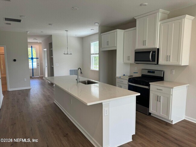 Building Photo - 41 Spruce Hl Pt