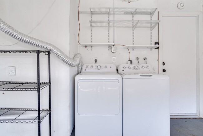 Building Photo - Dain House