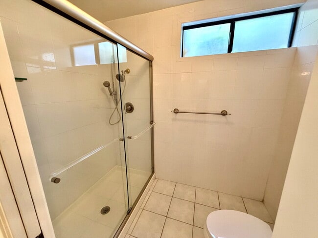 Building Photo - Great location in Lake Forest!