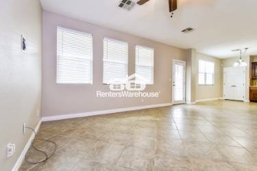 Building Photo - 989 Crescent Falls St