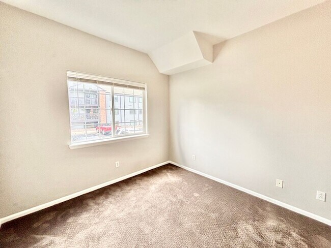 Building Photo - 6310 Oak St