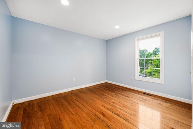 Building Photo - 11821 Sinclair Ln