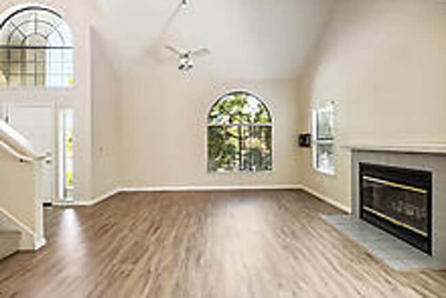 Building Photo - Beautiful 3 Bedroom Home-$750.00 Off 1st M...
