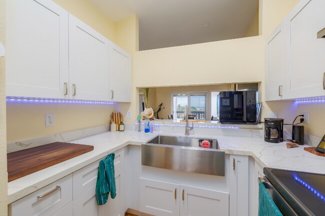 Building Photo - 33 Waiaka Ln