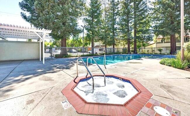 Building Photo - Concord/Clayton Border-Ground floor 1/1 w/ In Unit Laundry