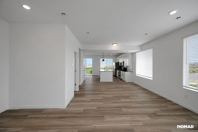 Building Photo - Spacious 3BR Townhome in Broomfield