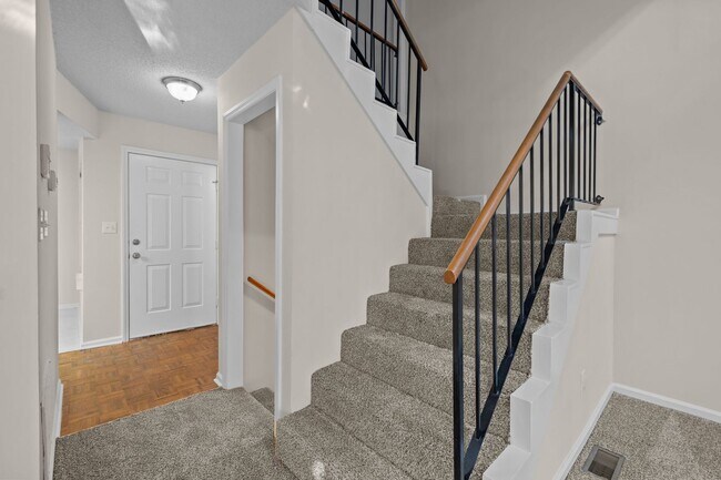 Building Photo - 9024 St Thomas Ln