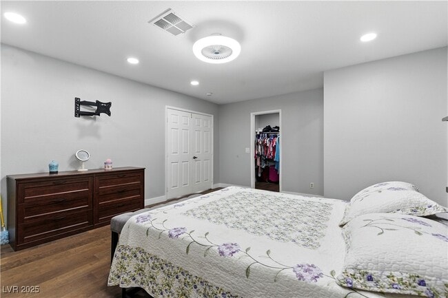 Building Photo - 3280 Dayflower St