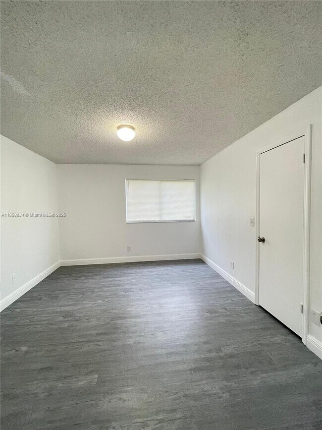 Building Photo - 12400 Vista Isles Dr