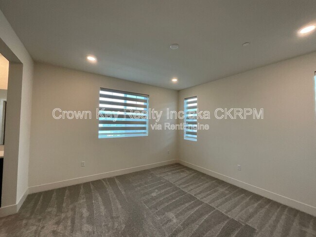 Building Photo - 7236 Diamond Ave