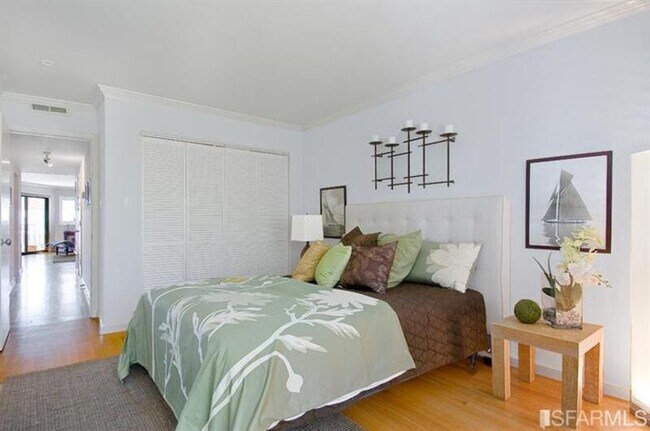 Building Photo - 2662 Bush St