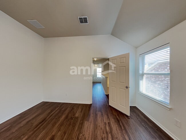 Building Photo - 5564 Thunder Bay Dr