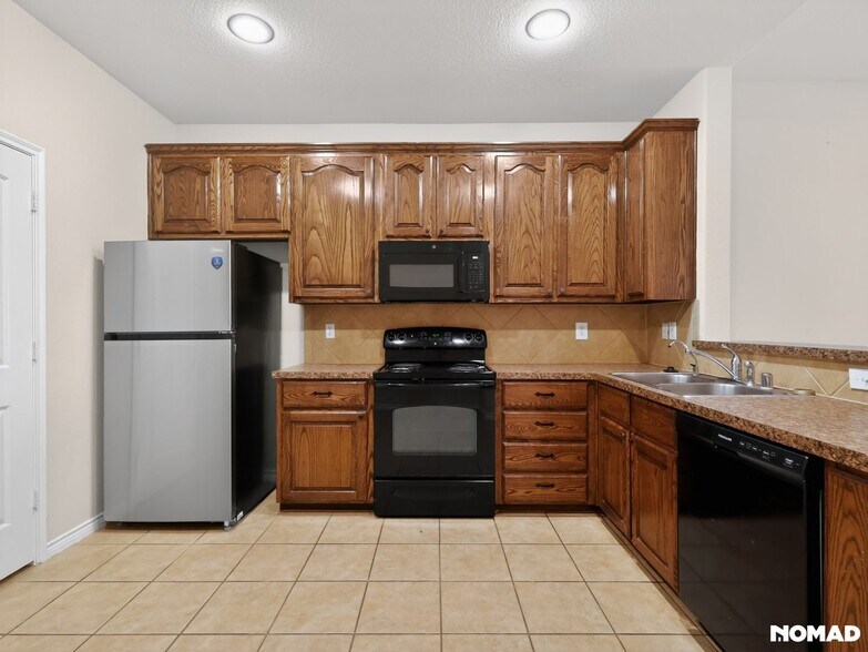 Building Photo - 2131 Colby Ln