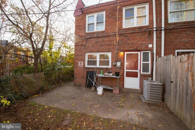 Building Photo - 6021 N Norwood St