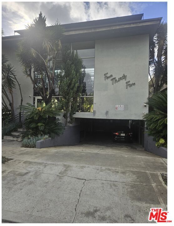 Building Photo - 435 S Palm Dr