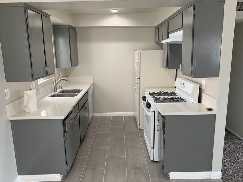Remodeled kitchen, dishwasher - 813 15th St