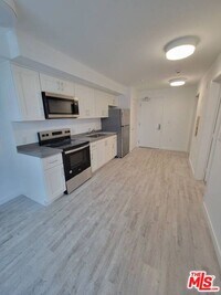 Building Photo - 5300 Crenshaw Blvd