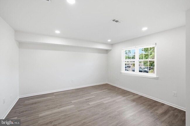 Building Photo - 1006 N York Rd