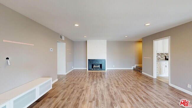 Building Photo - 65 Allen Ave