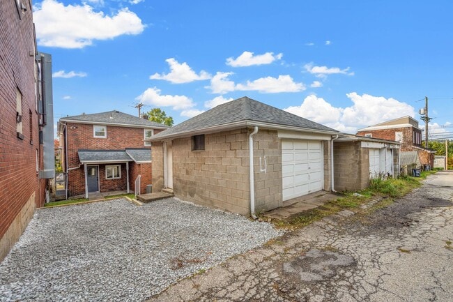 Building Photo - Stunning 3 bedroom home in Turtle Creek av...