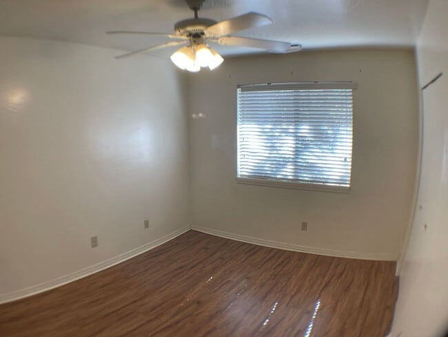 Building Photo - Delightful 2 bedroom 1 bathroom home in Sunnsyside!