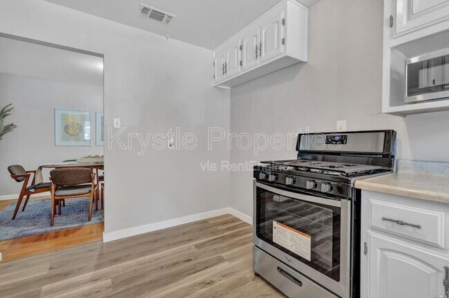 Building Photo - 380 Pepper Dr