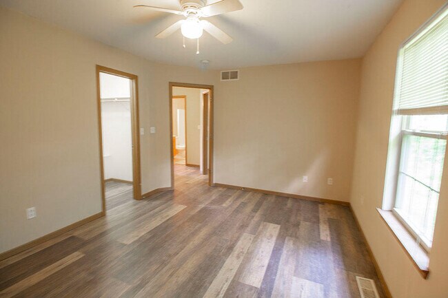 Building Photo - 1503 Greensboro Dr
