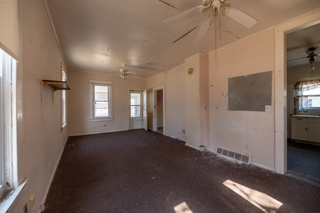 Building Photo - 1827 Gilbert St