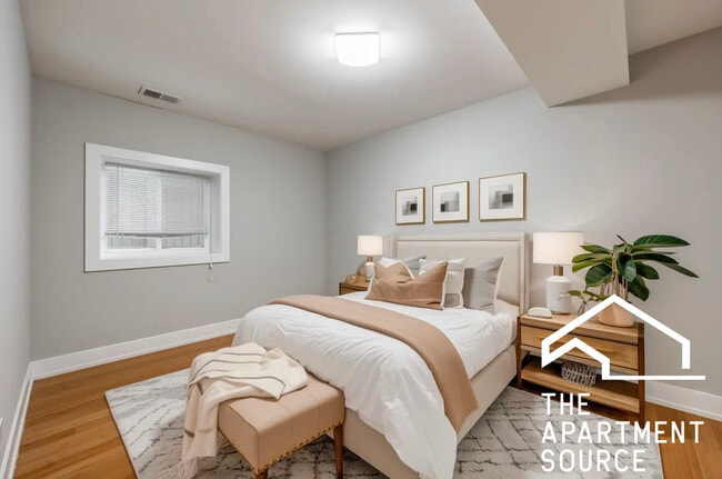 Building Photo - 1337 W Walton St