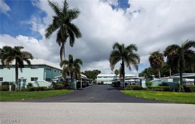 Building Photo - 3225 E Riverside Dr