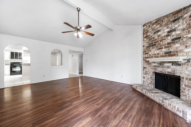 Building Photo - 17035 Seven Pines Dr