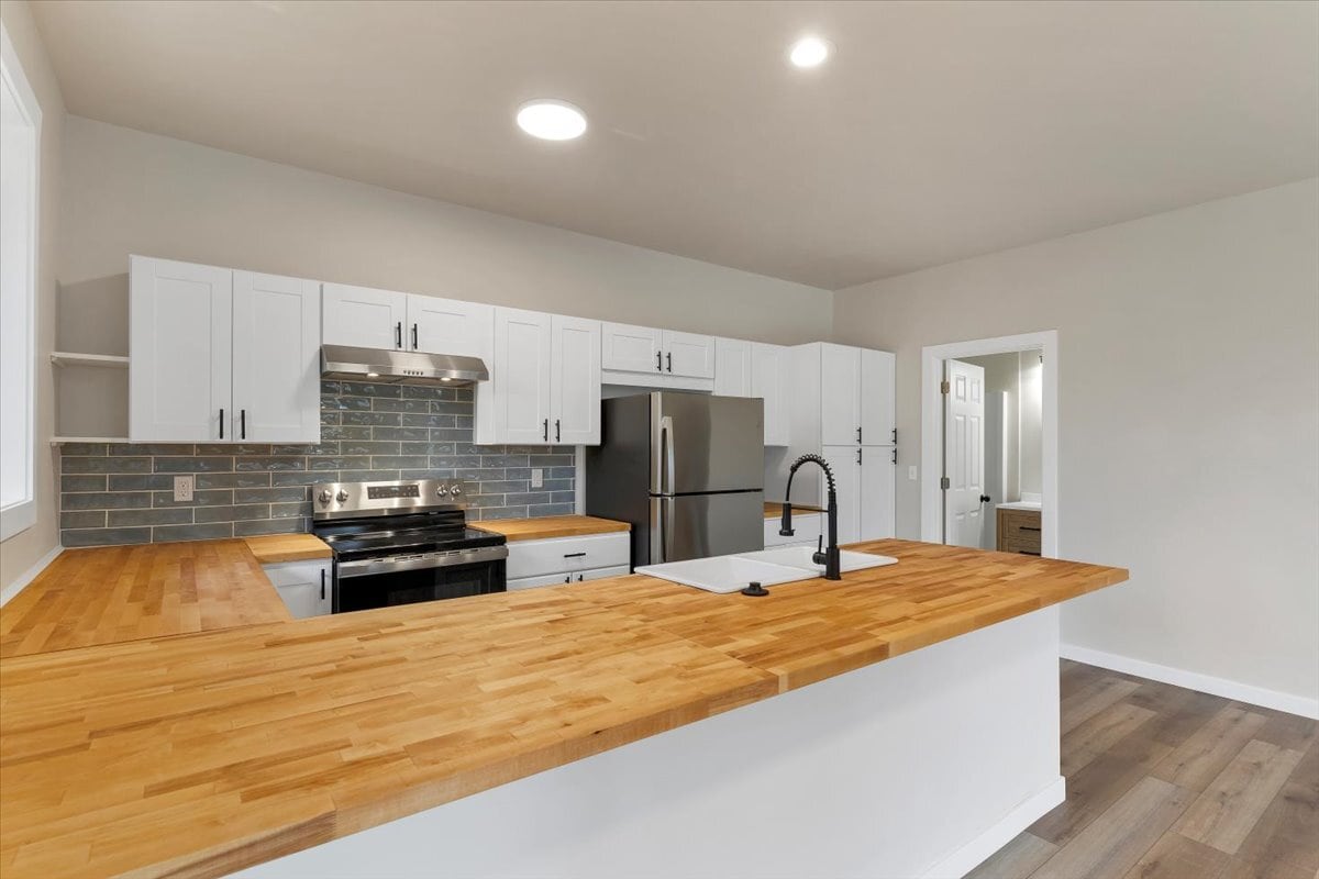 Building Photo - 1094 15th St SE