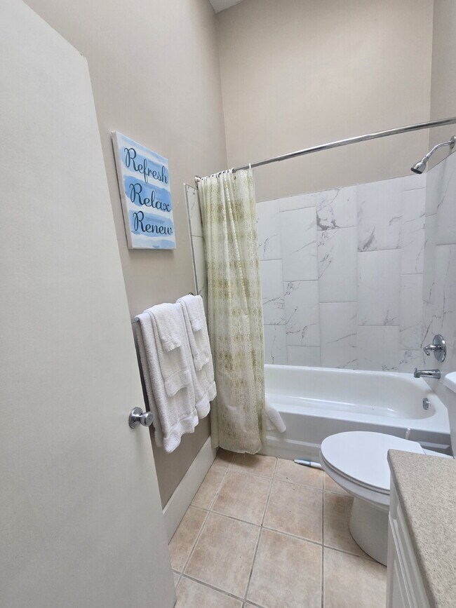 Building Photo - "2-Bed, 1-Bath apartment at South Brook Street, Louisville!"