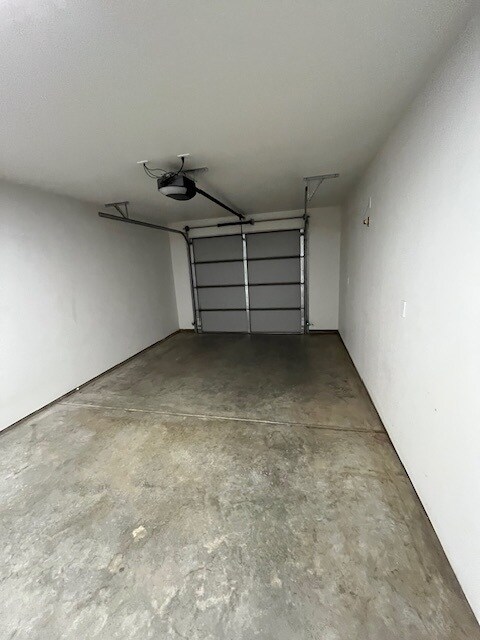 Building Photo - 2029 W Corvina Ave