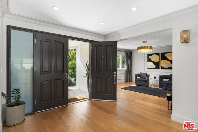 Building Photo - 2120 San Ysidro Dr