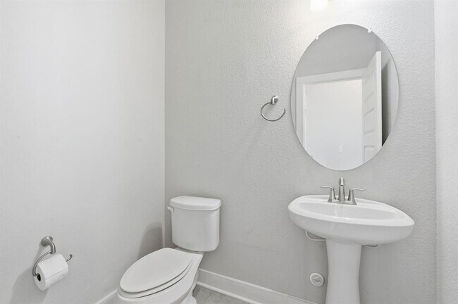 Building Photo - 1912 Dinsdale Ln