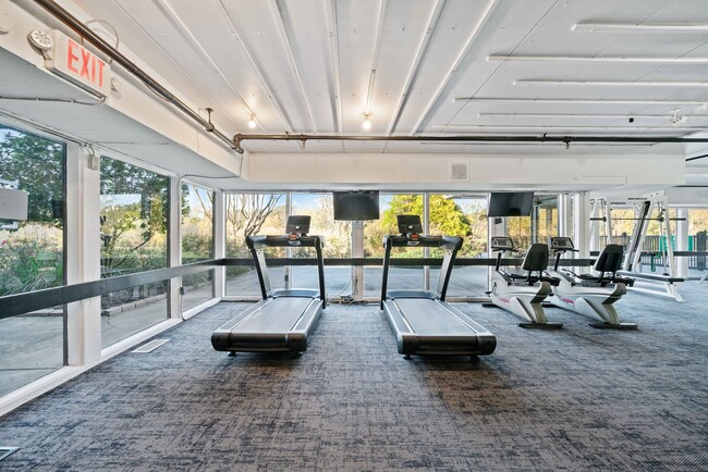 Building Photo - 2 Bed Condo Available In Cross Creek Commu...