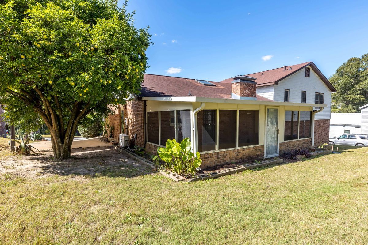 Building Photo - 3925 Biltmore Dr