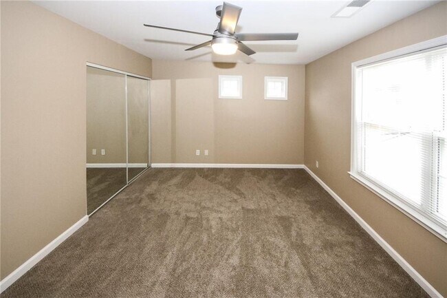 Building Photo - 170 Windcroft Ln NW