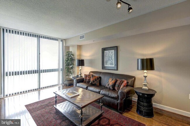 Building Photo - 2451 Midtown Ave